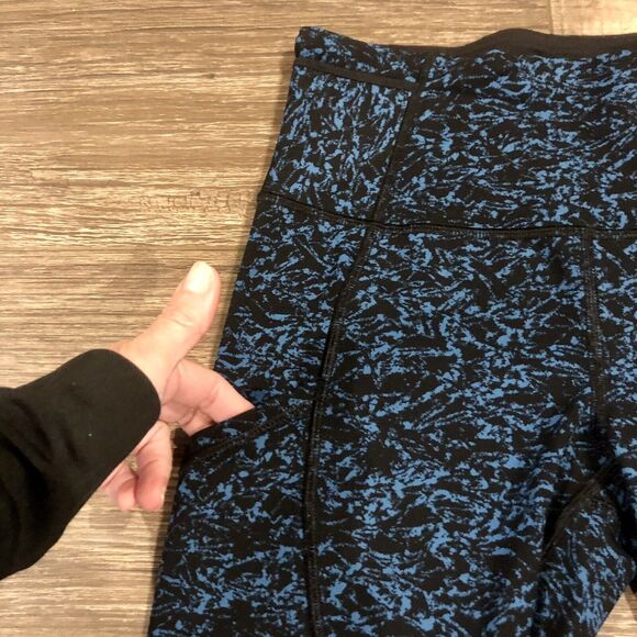 Lululemon Out Run High Rise Crop Leggings 2 Iced Wave Blue Black Multi Pockets - Picture 8 of 12